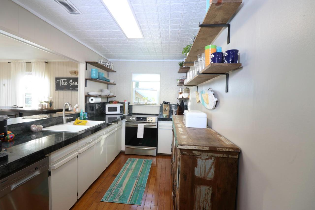 One-Of-A-Kind Beach Home With Lounge Bar Game Room 갤버스턴 외부 사진