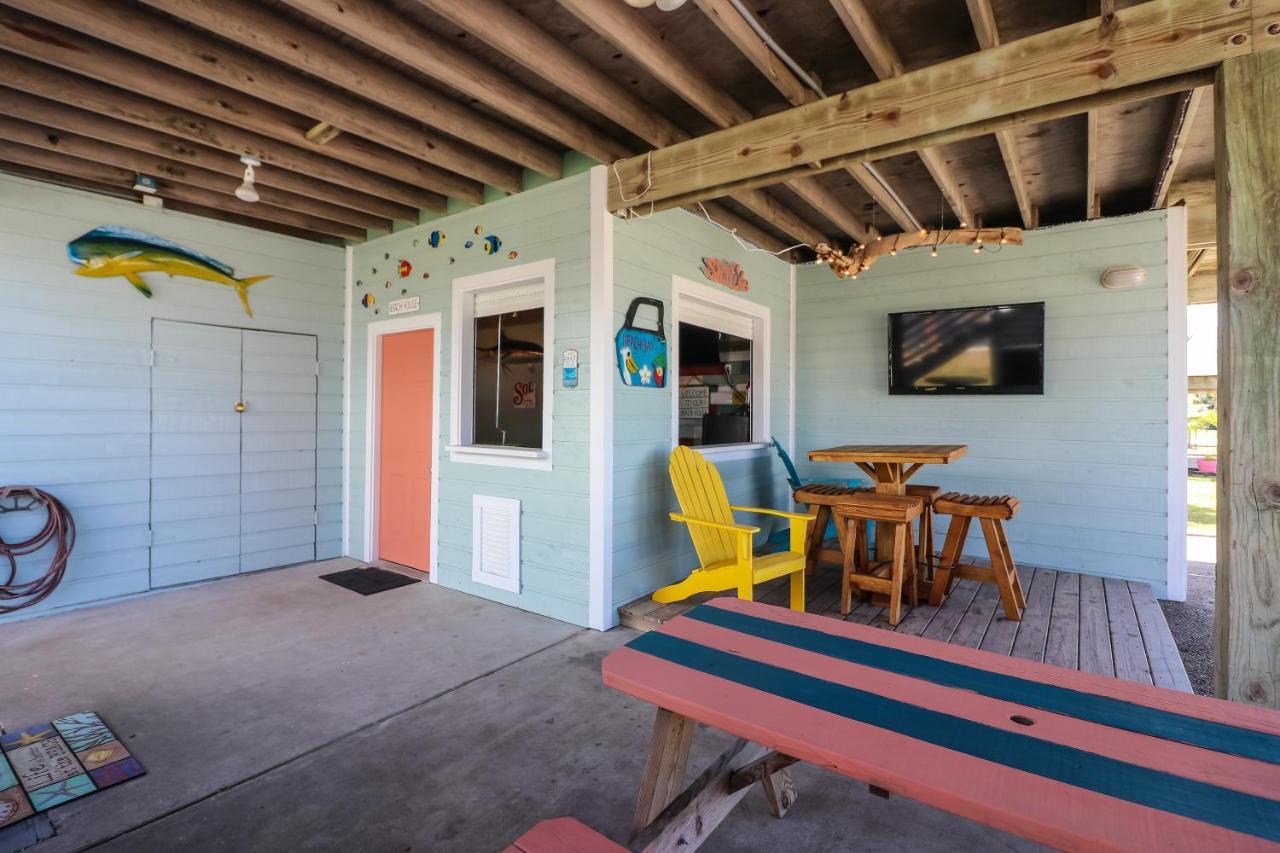 One-Of-A-Kind Beach Home With Lounge Bar Game Room 갤버스턴 외부 사진