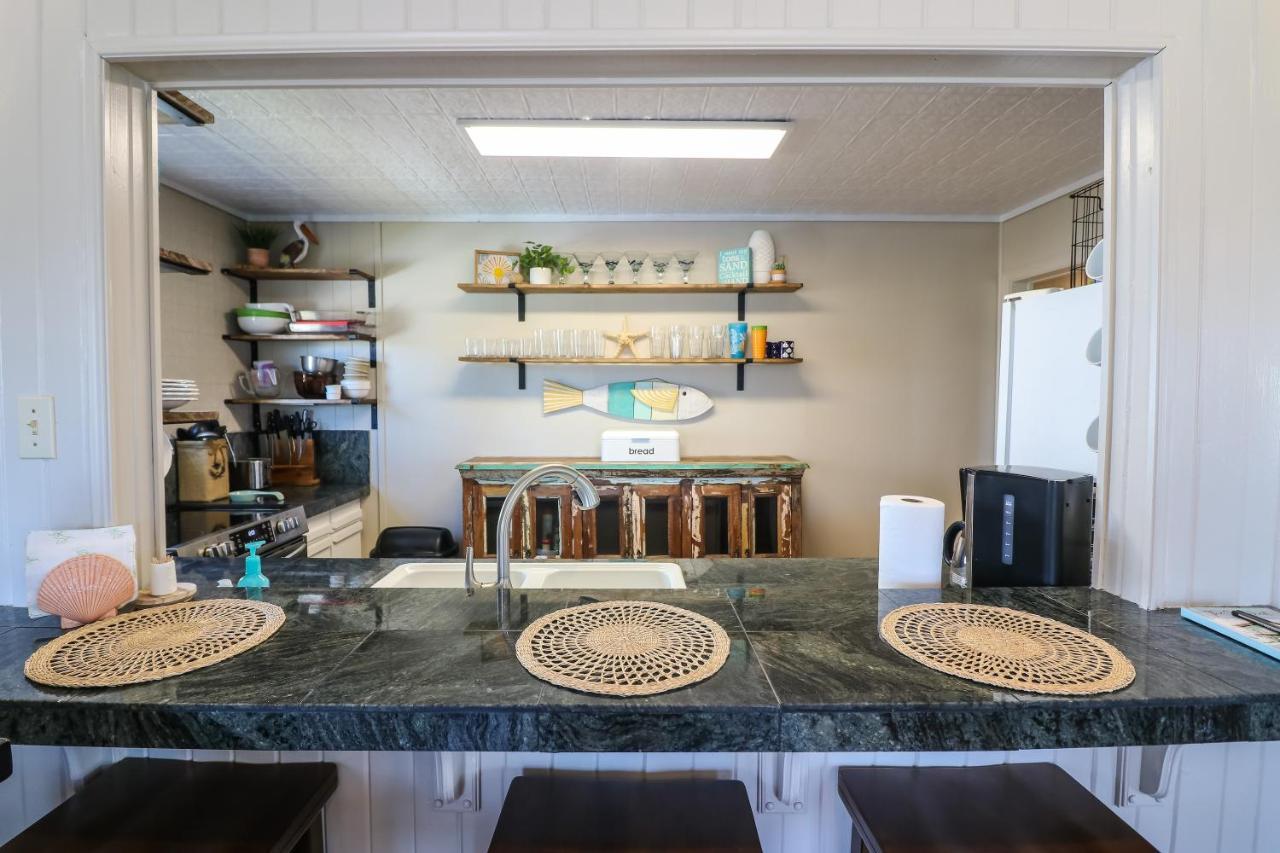 One-Of-A-Kind Beach Home With Lounge Bar Game Room 갤버스턴 외부 사진