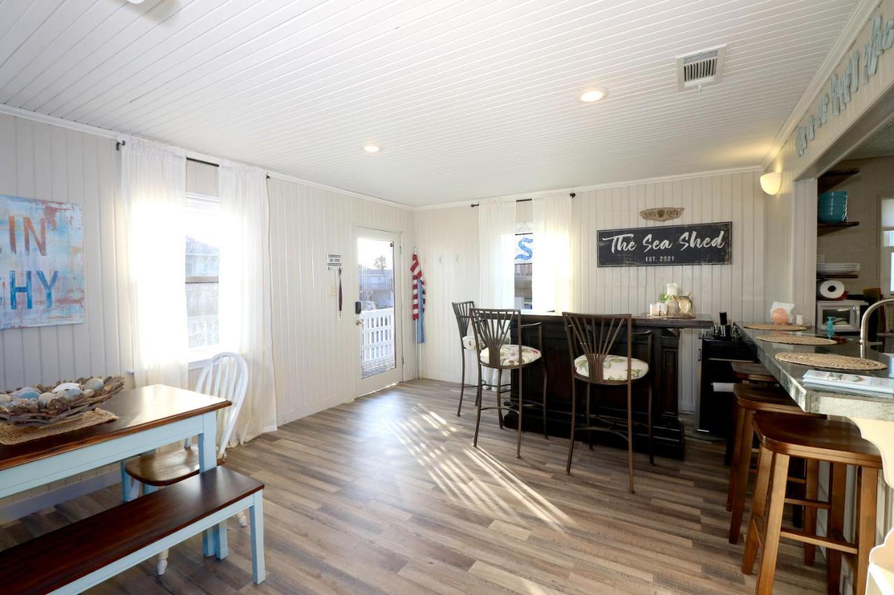 One-Of-A-Kind Beach Home With Lounge Bar Game Room 갤버스턴 외부 사진