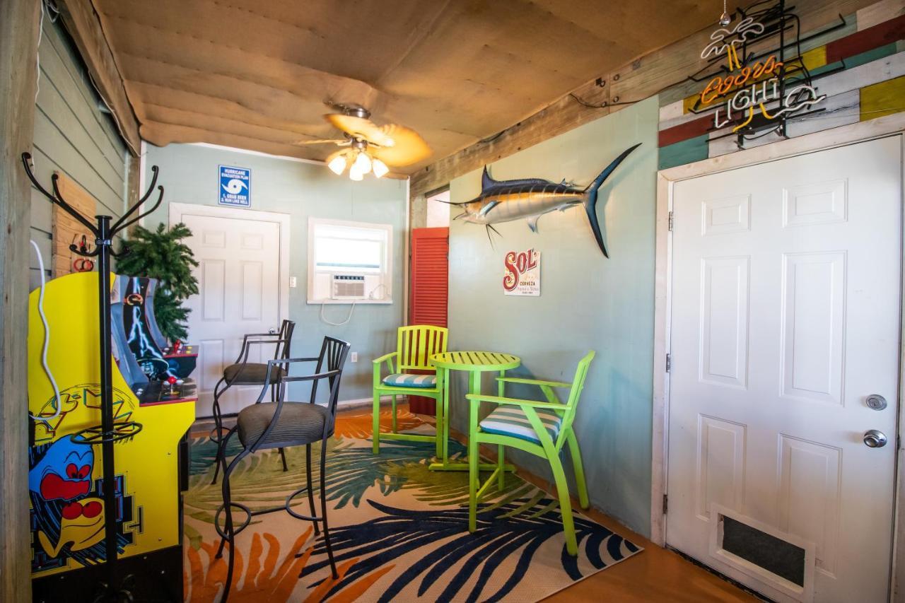 One-Of-A-Kind Beach Home With Lounge Bar Game Room 갤버스턴 외부 사진